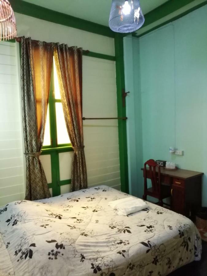 Baan Tepa Boutique House Bed & Breakfast Bangkok Dış mekan fotoğraf
